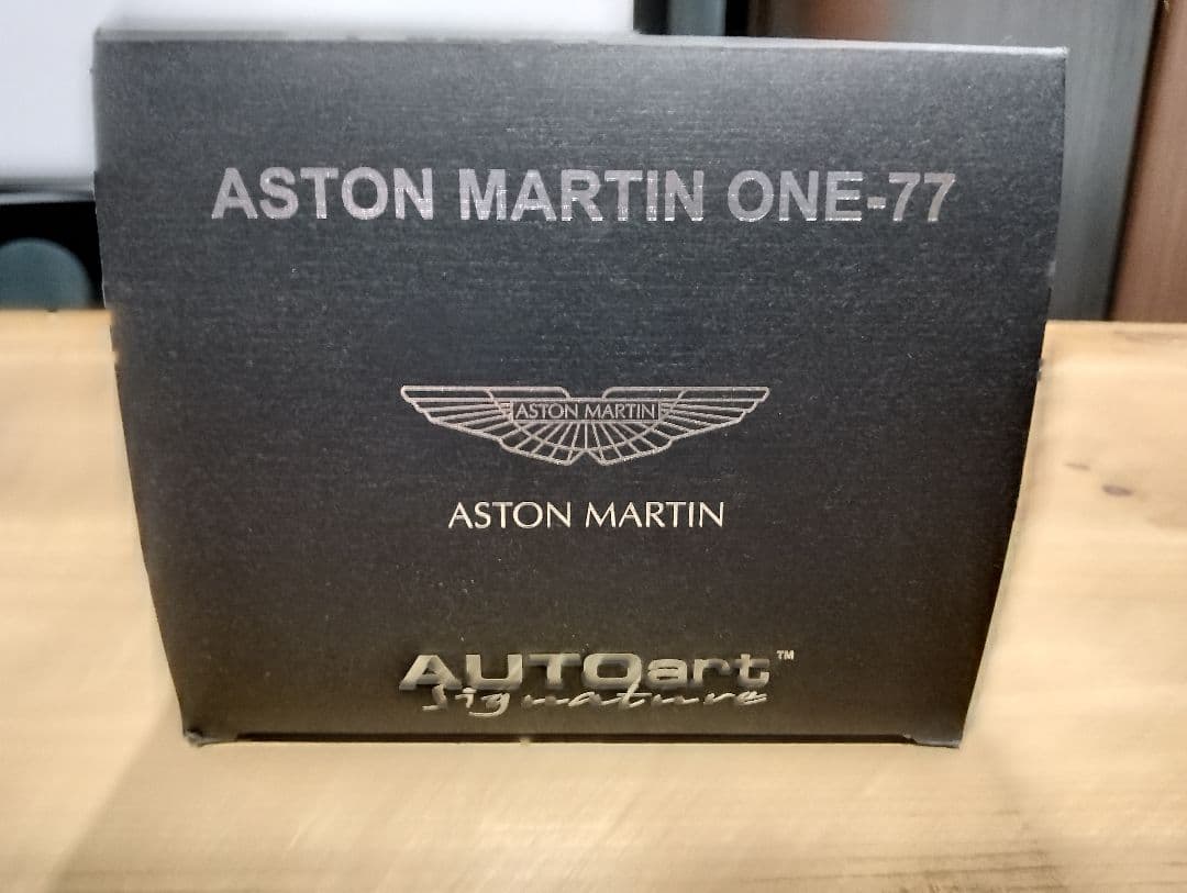 1/18 オートアート　アストンマーティン ONE-77　ミニカー　グレー