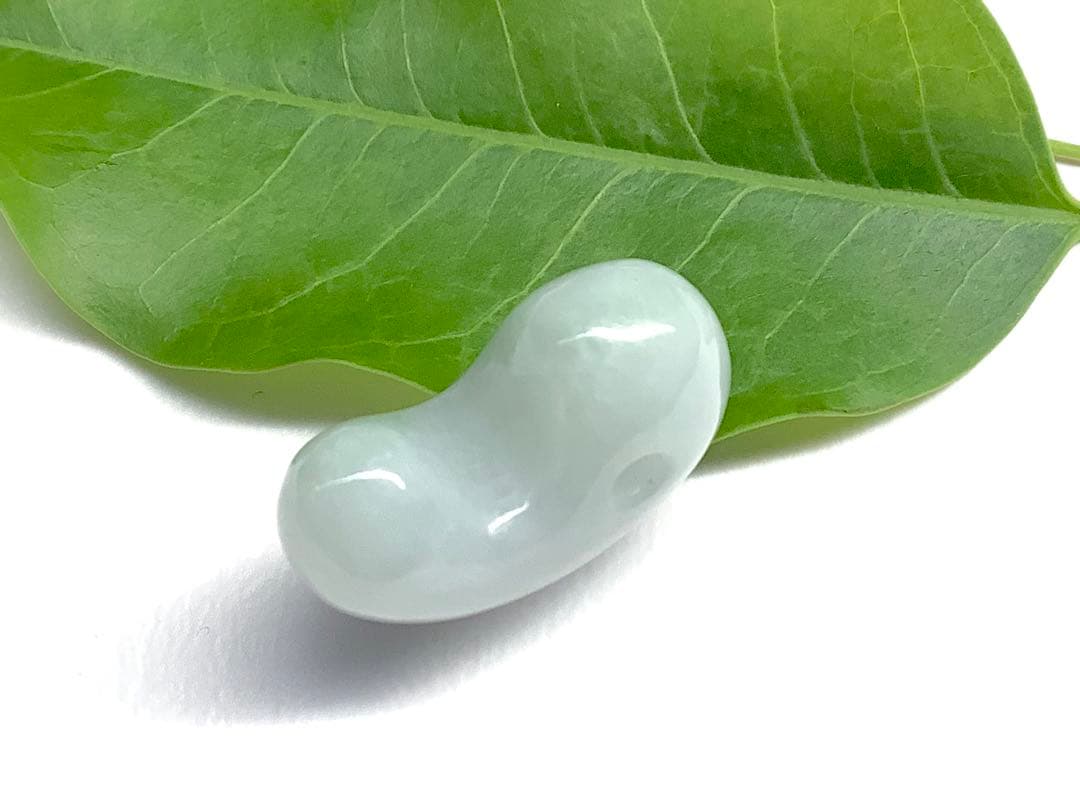 ⭕️1個だけ本物ジェダイトをお持ちください 糸魚川翡翠勾玉 ロウカン