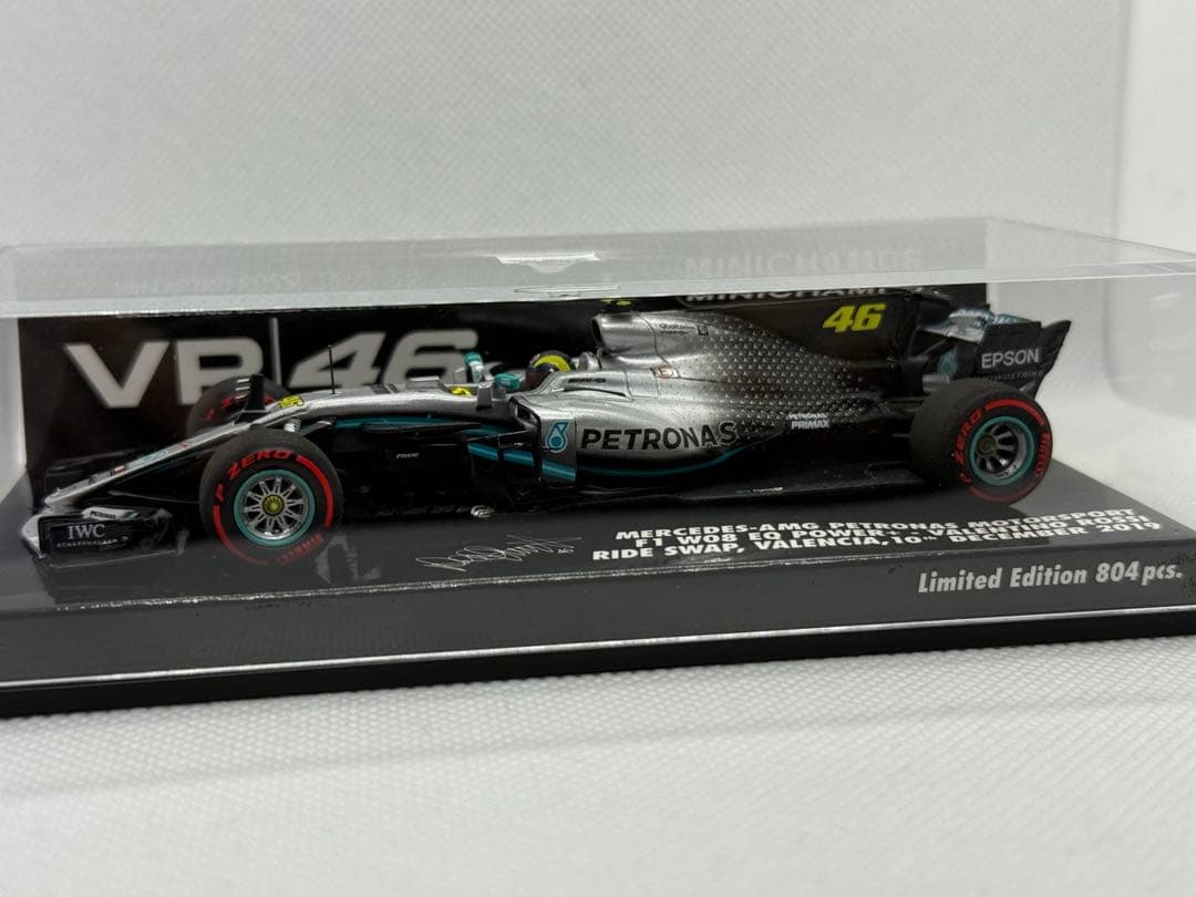 1/43 ミニチャンプス メルセデスAMGペトロナス W08 V.ロッシ