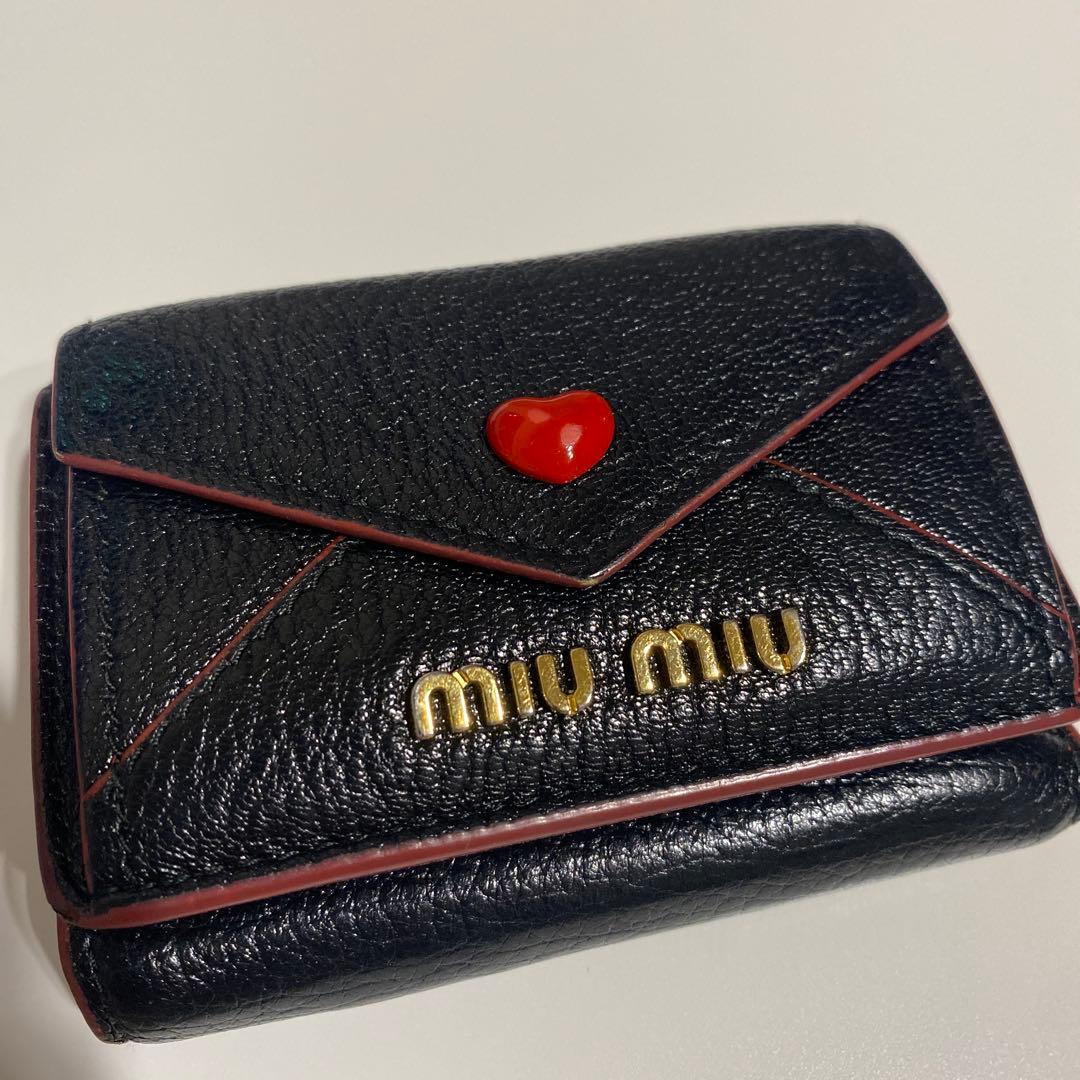 miu miuラブレター マドラス ハート 三つ折り財布 ブラック 黒