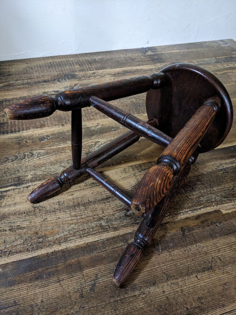 上品な丸椅子　スツール　ヴィンテージ　椅子