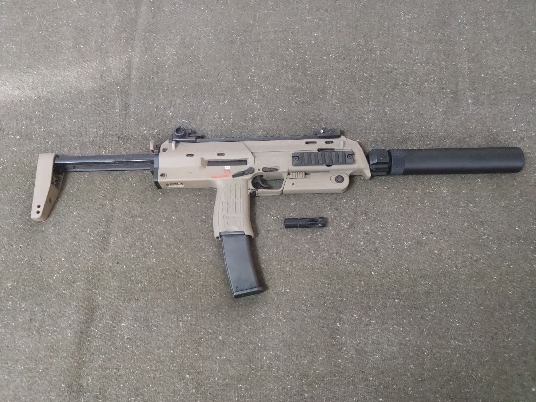 東京マルイ ガスブロ MP7A1 タンカラー 箱説あり。 サプレッサー付き