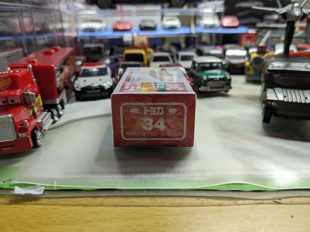 トミカ 34 ランボルギーニ ウラカン ペルフォルマンテ 箱