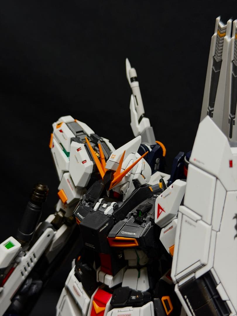 1/100 ニューガンダム 改修塗装済完成品 ガンプラ完成品 νGUNDAM