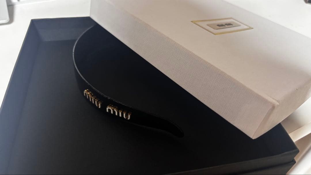 miu miu ブラック カチューシャ