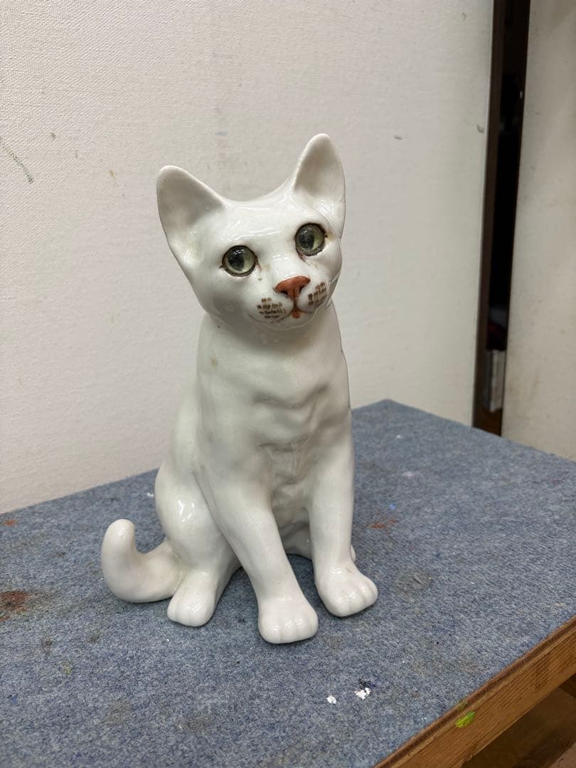 ケンジントン猫の置物 Jenny Winstanley. 作品世界に200個のみ