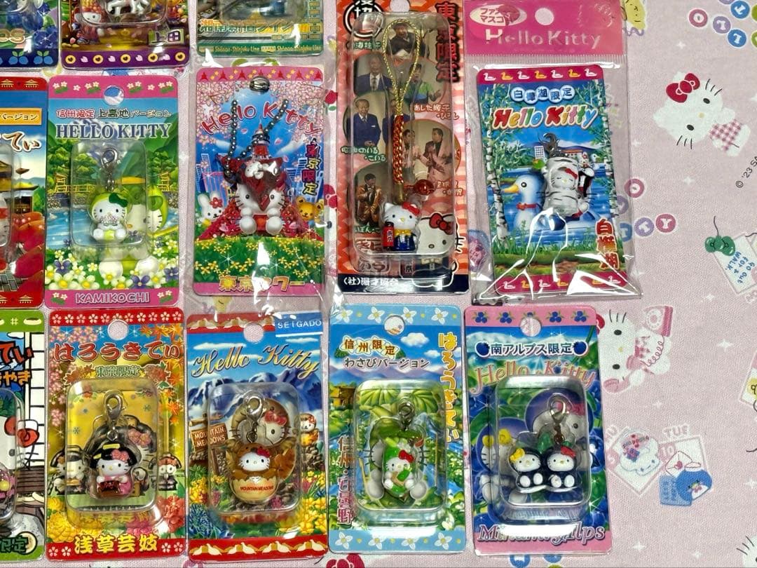 ご当地限定　ハローキティ ファスナーマスコット 38個まとめ売り　ダニエル