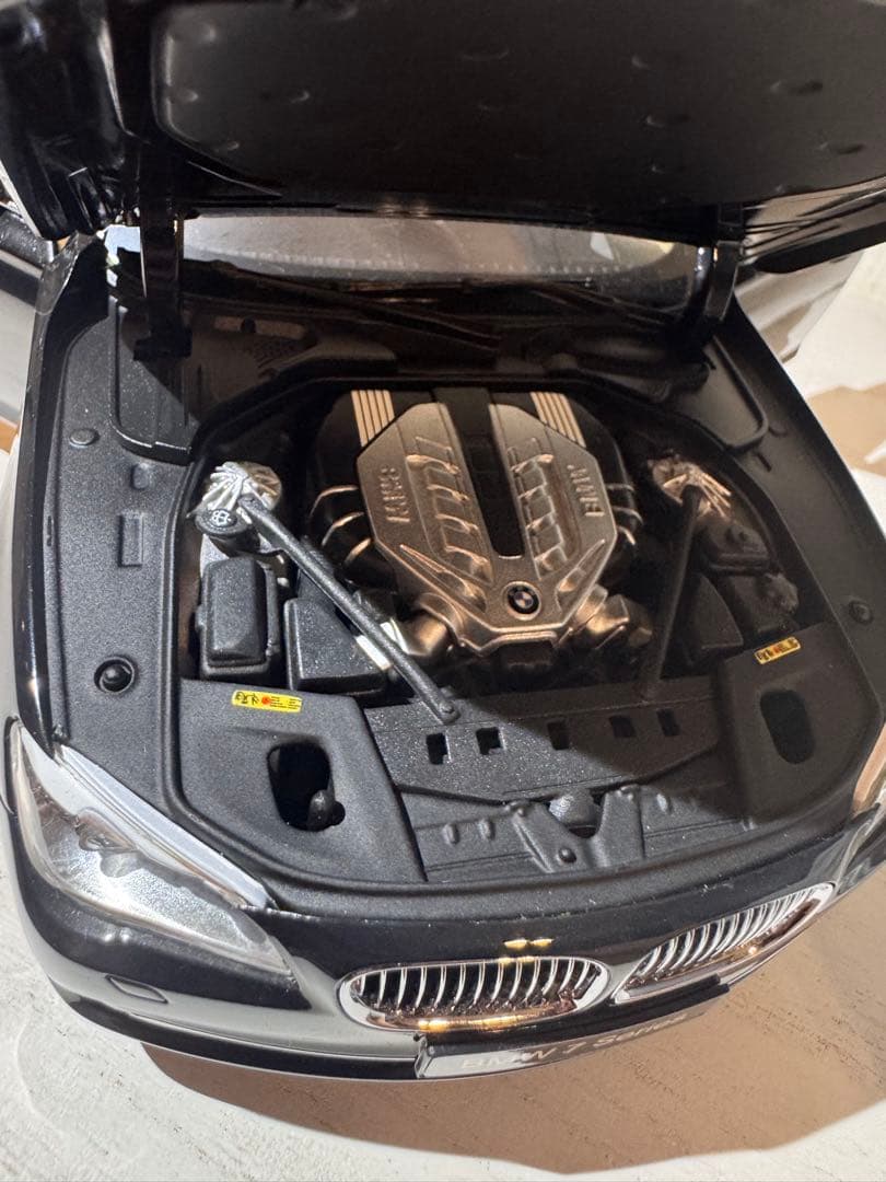 ミニカー KYOSHO BMW 750Li (F02) 1:18