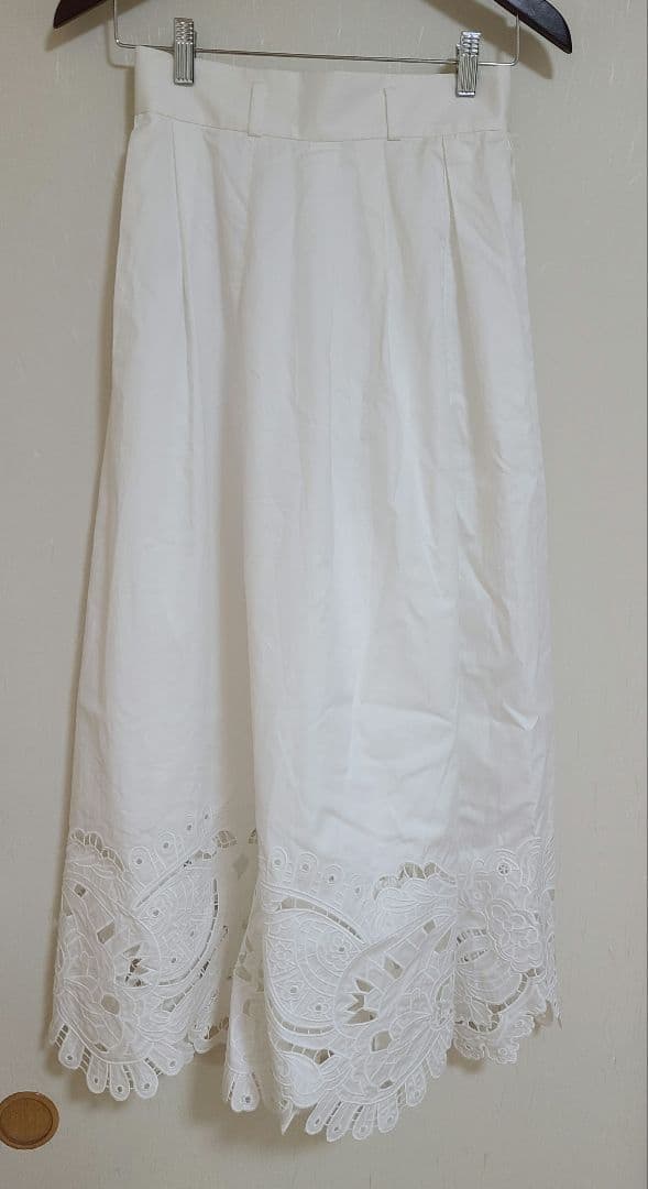 新品　ルルウィルビー　刺繍キュロットパンツ ホワイト