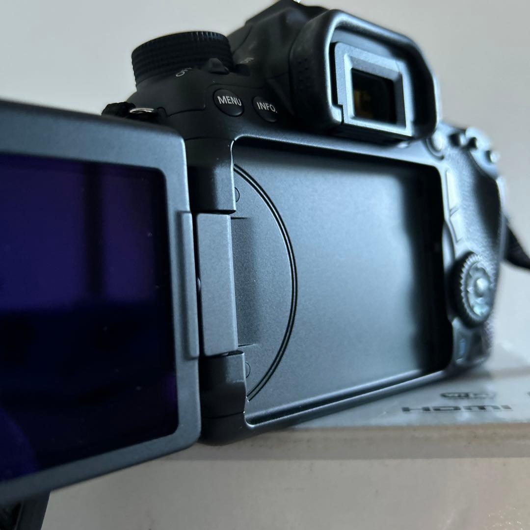 最終値引き｝【美品】Canon EOS 70D 18-135レンズキット美品