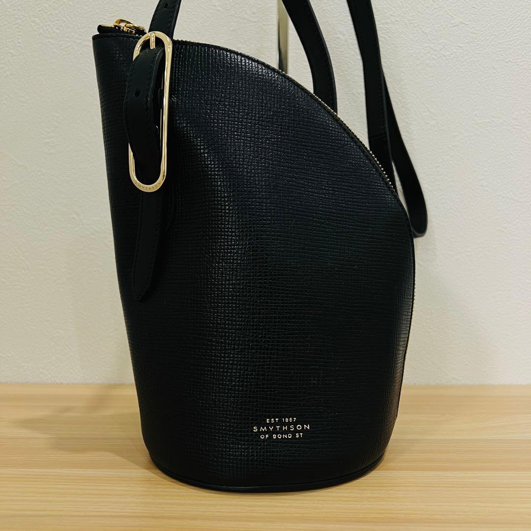 スマイソン ショルダーバッグ 黒 レザー クォータームーン クロスボディ