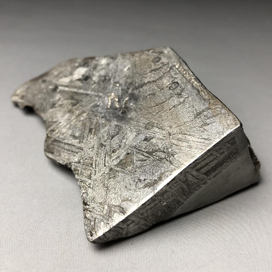 アルタイ隕石 鉄隕石 外皮付き隕石 エンドカット 原石 重さ約231g