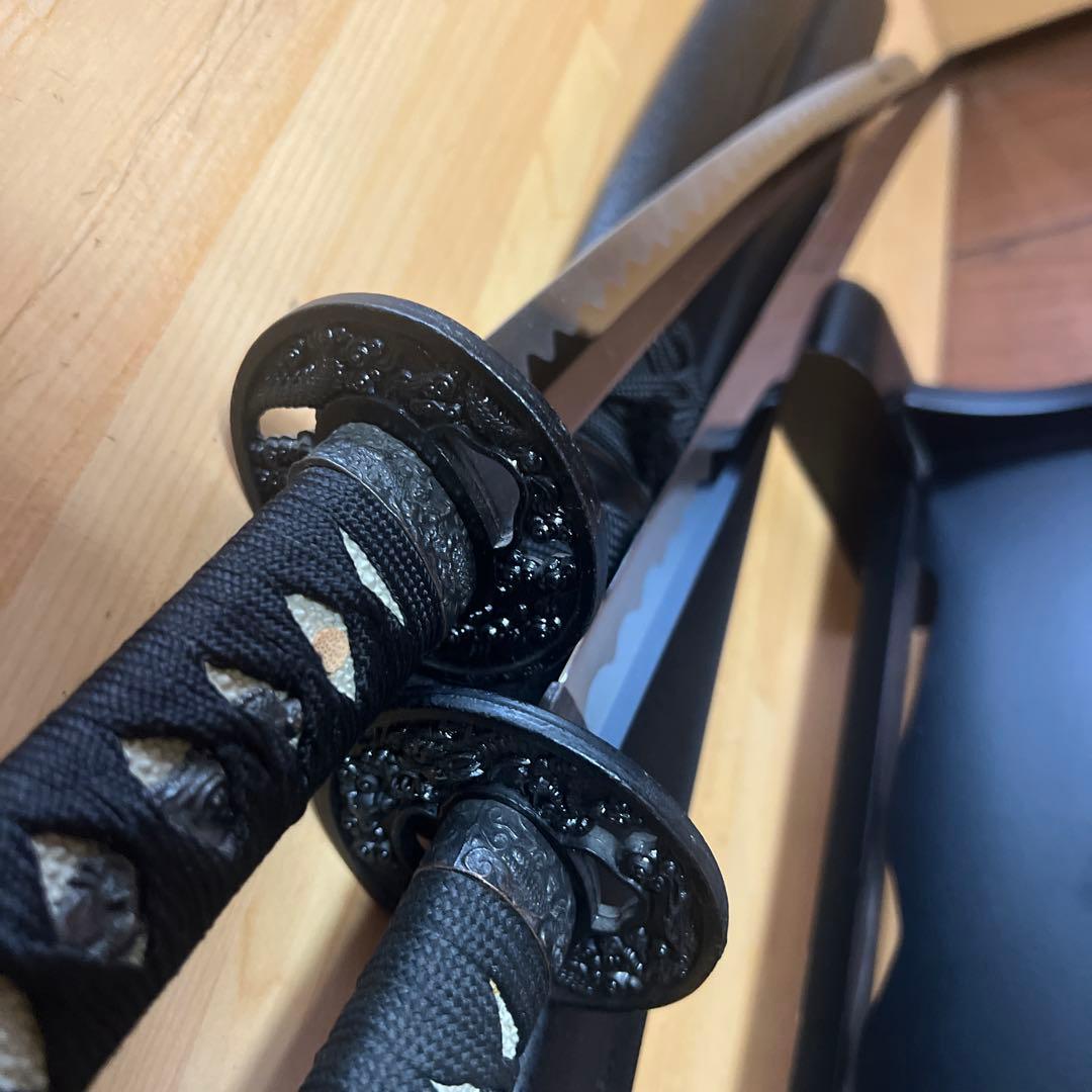 模造刀セット 黒色の柄と白い装飾 2本