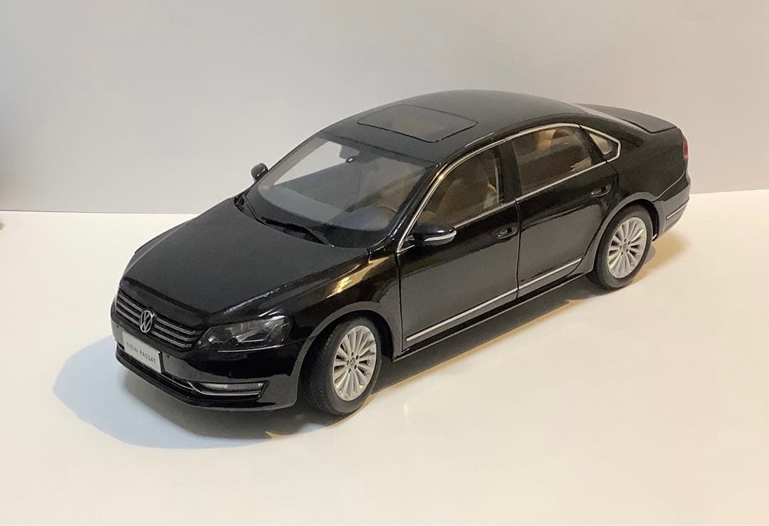 VW パサート Passat 1/18 ミニカー 未使用　フォルクスワーゲン