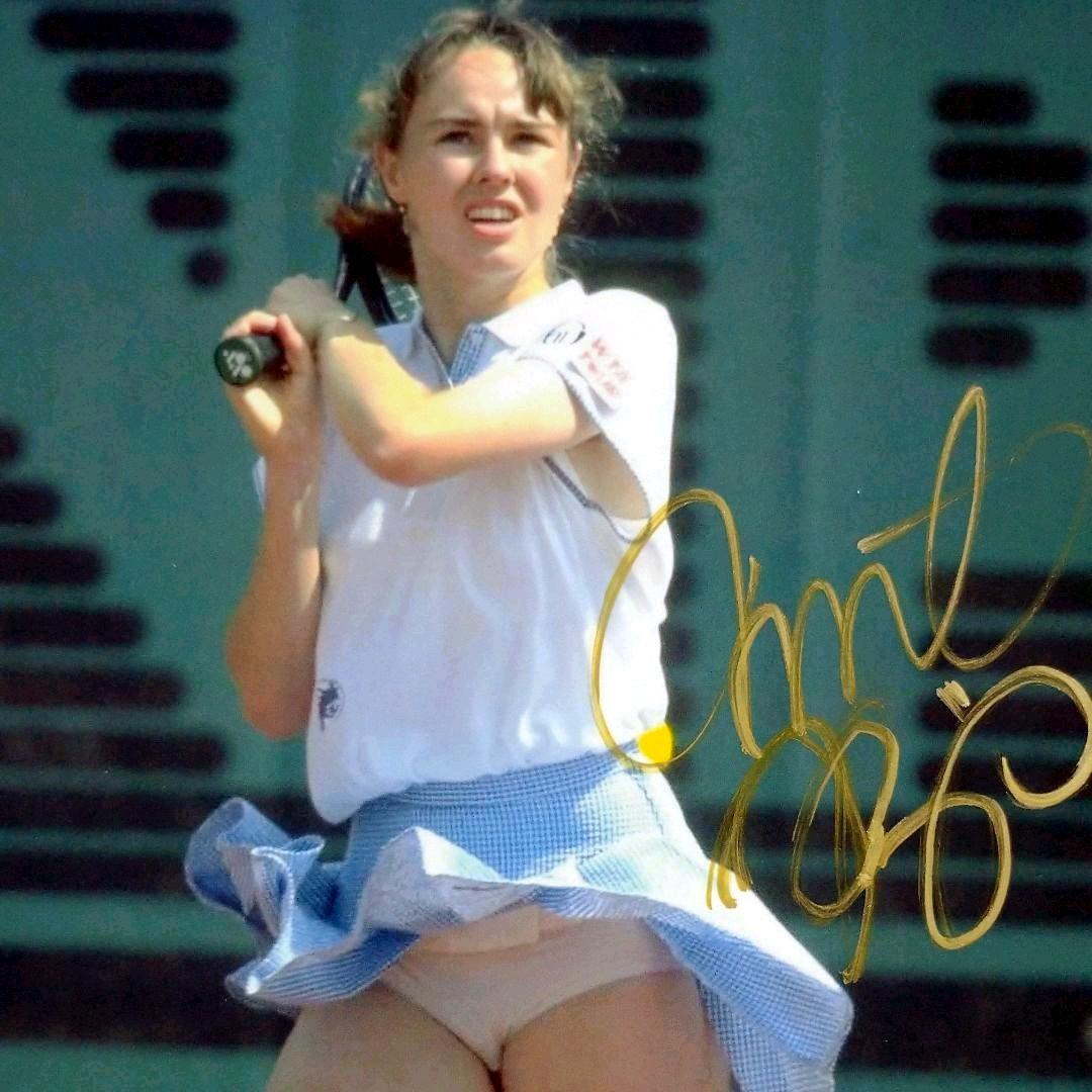 マルチナ・ヒンギス直筆サイン入り2Lサイズ写真…スイスプロテニスプレー