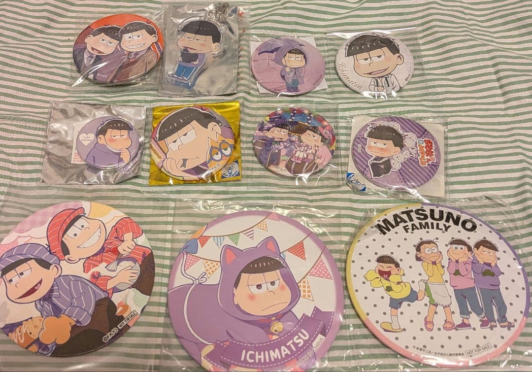 おそ松さん　一松中心　まとめ売り　紙類　缶バッジ　アクキー等 レアあり