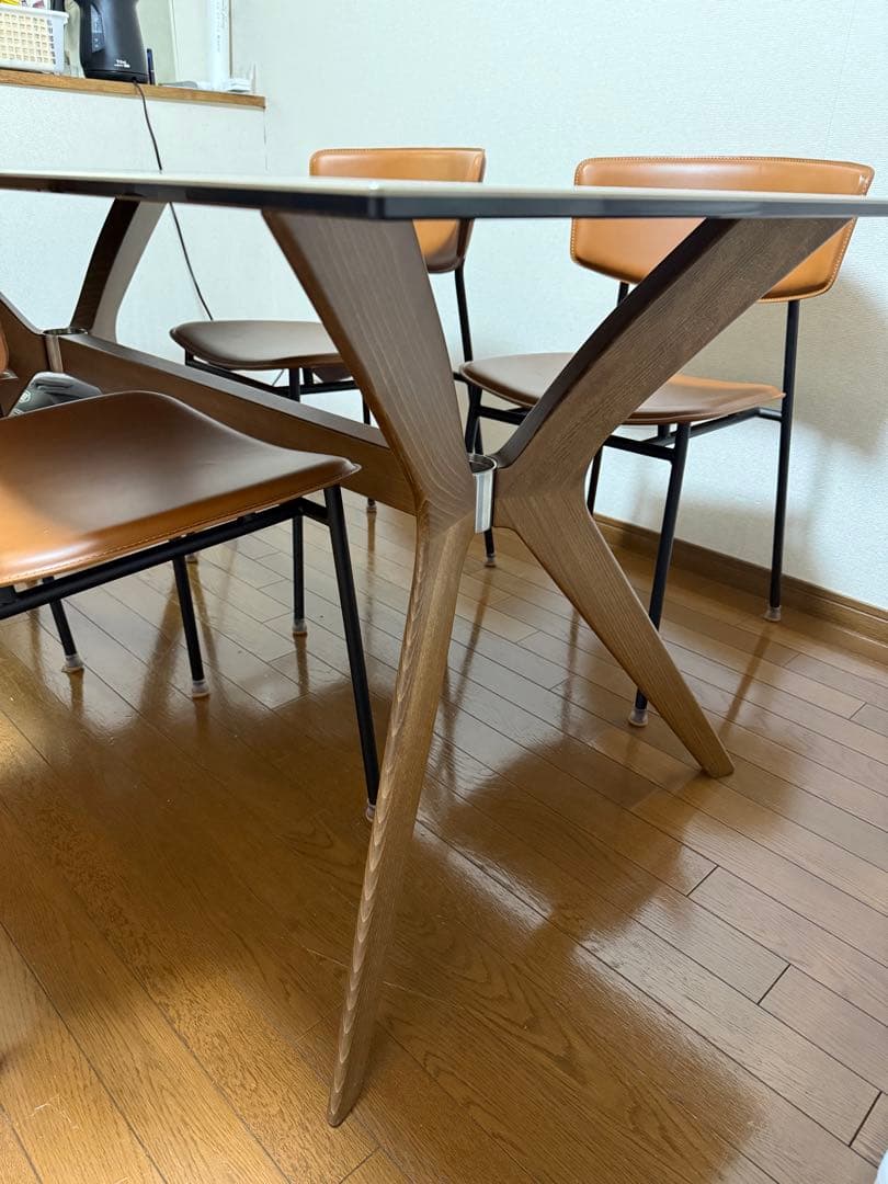 カリガリス　ダイニングテーブル