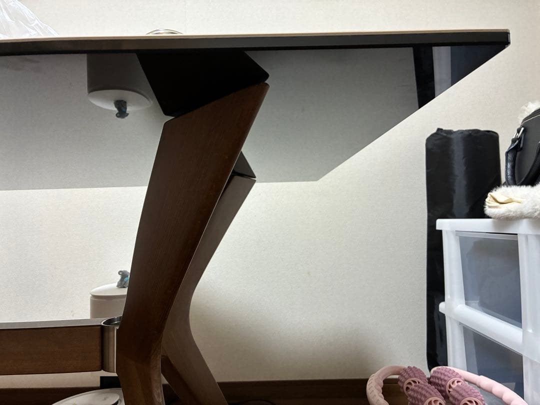 カリガリス　ダイニングテーブル