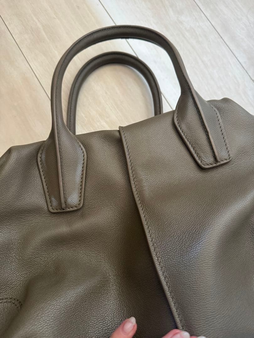 【TOD's】最終お値下げ本日限りオリーブグリーン レザートートバッグMサイズ