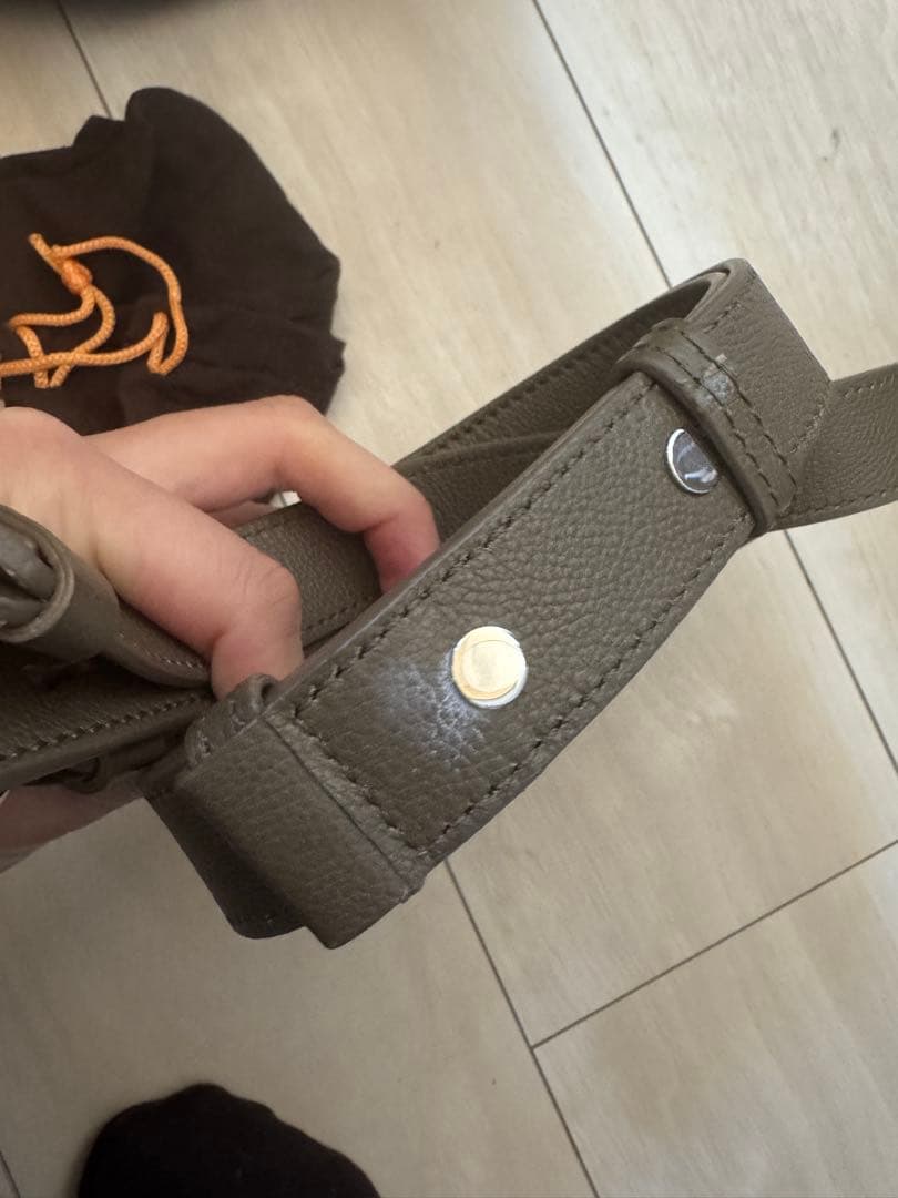 【TOD's】最終お値下げ本日限りオリーブグリーン レザートートバッグMサイズ