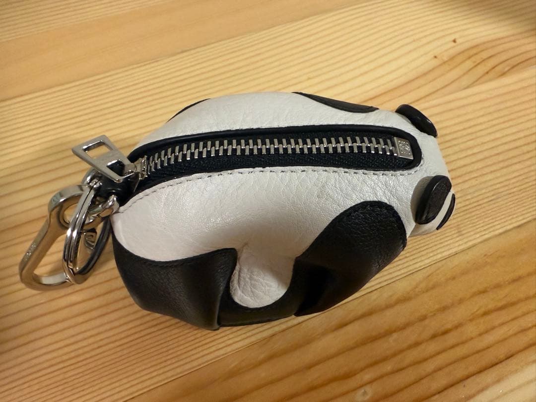 (週末セール)ロエベパンダパース ケース レザー ブラック ホワイト