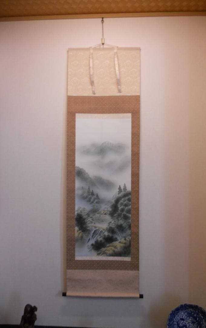掛け軸 香峯 彩色山水 絹本 希少 軸装 茶道具 掛軸 美品 です。