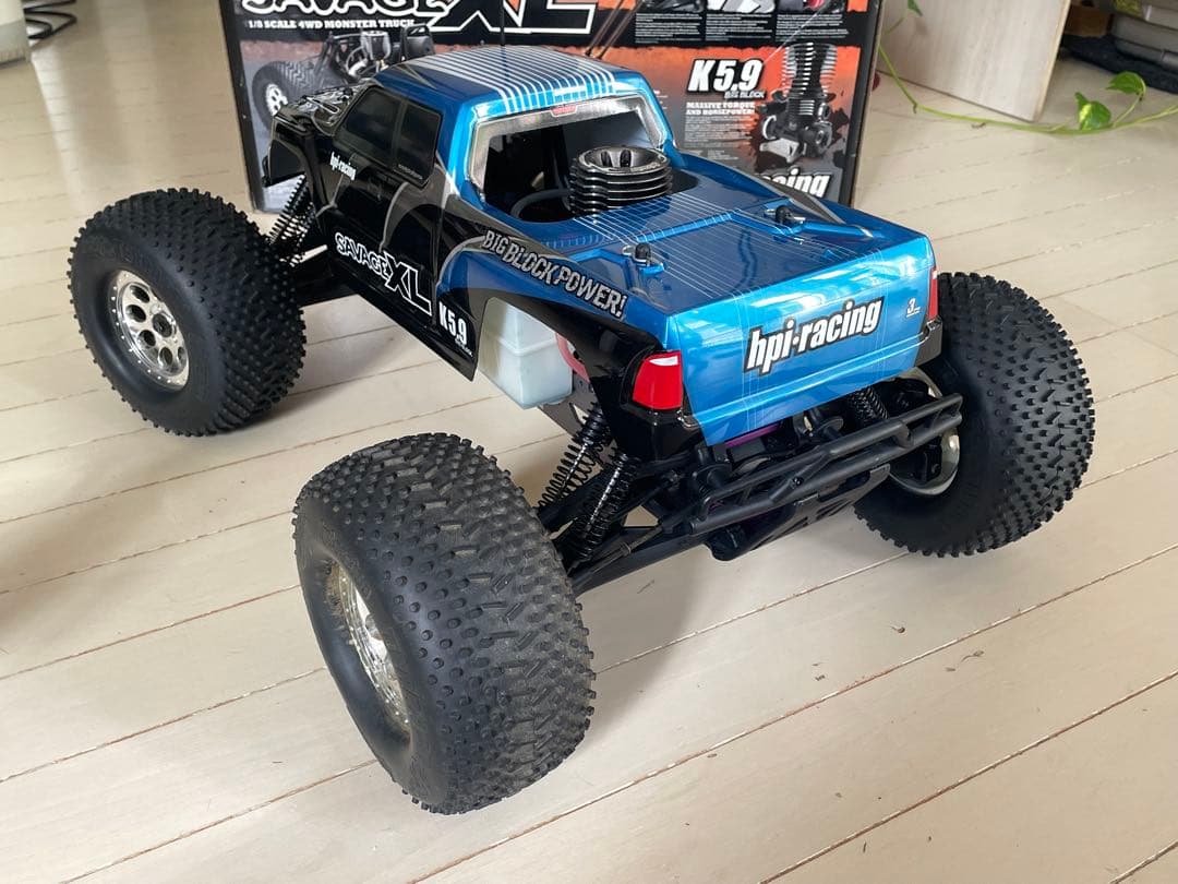 美品 hpi サベージXL K5.9 走行3回位 2.4Gプロポ付 3