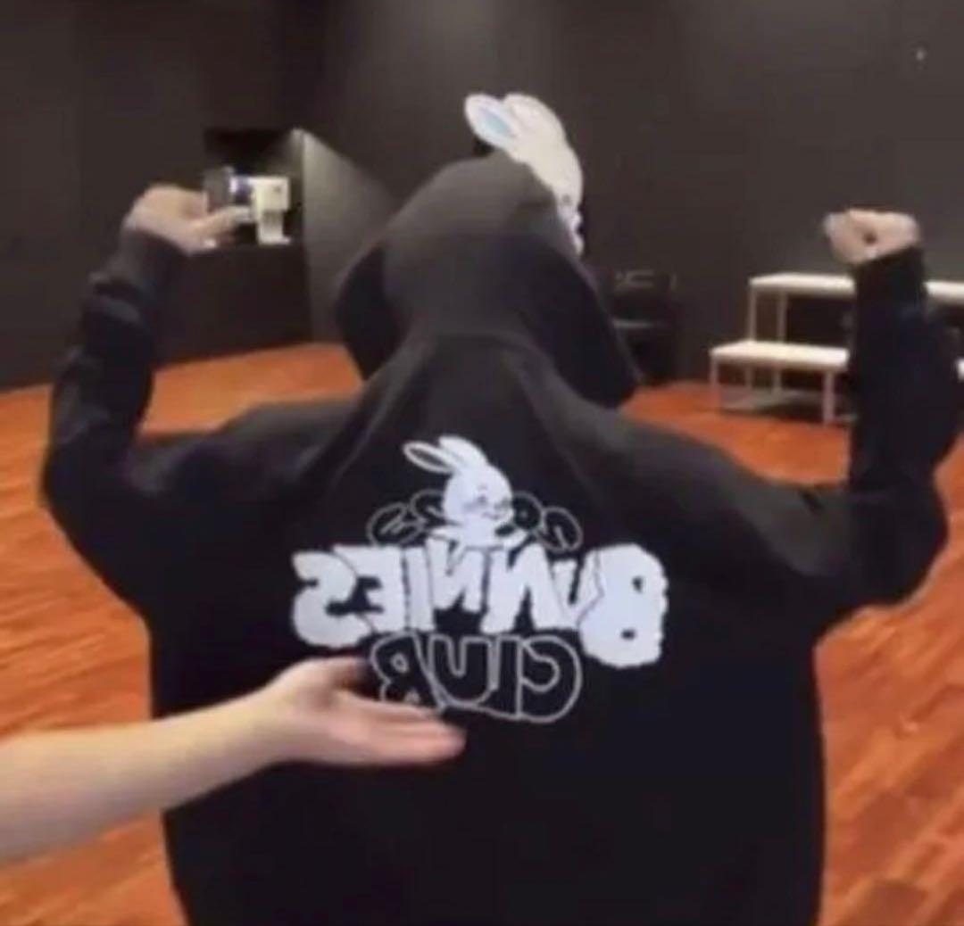 NEWJEANS BUNNIES CLUB パーカー【ブラック】