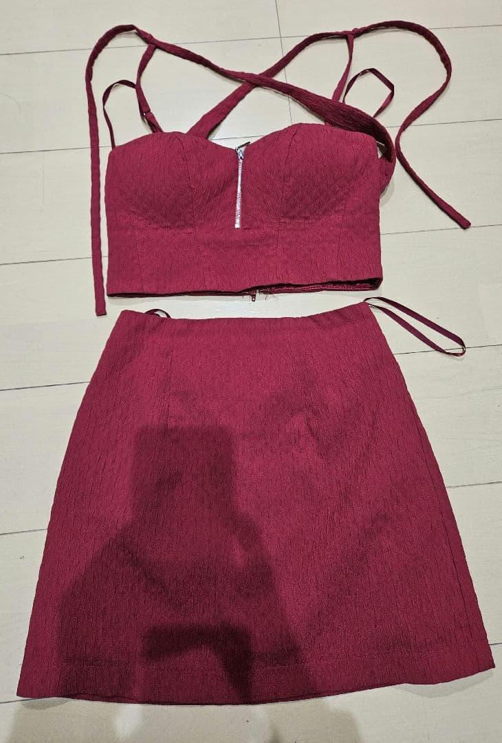 今だけお値引き！ROBE de FLEUS Glossy キャバドレスツーピース