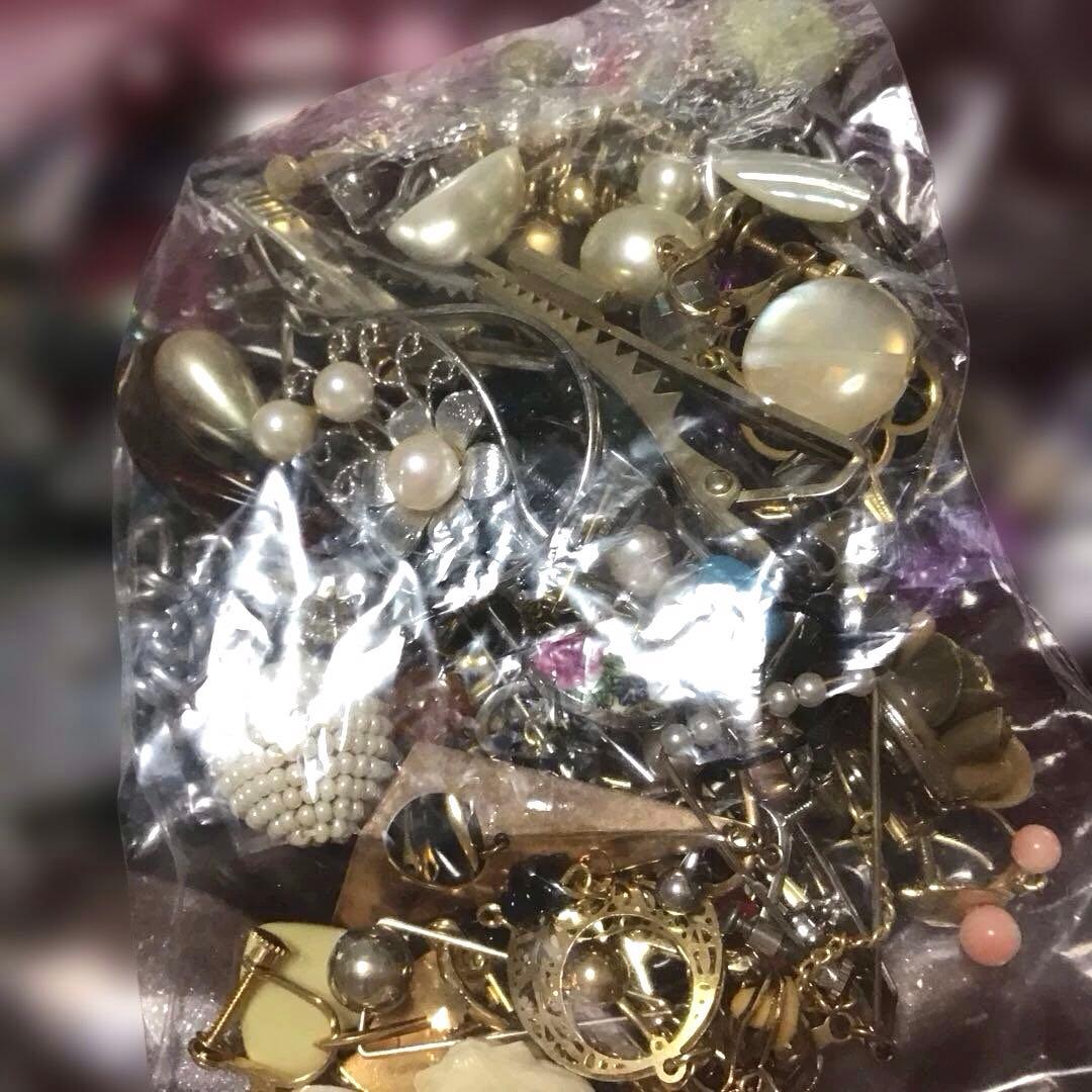 m*g様 ⭐️遺品・生前整理　アクセサリー　カラフルネックレス　大量まとめ売り⭐