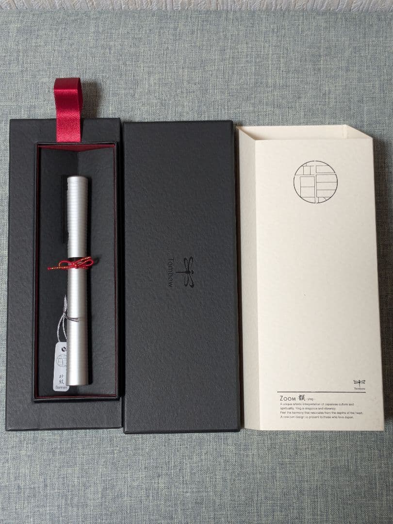 水性ボールペン ZOOM韻（いん） ying　砂紋 Amazon | トンボ鉛筆 水性ボールペン ZOOM 韻 砂紋 藍鼠 BW-ZYS44