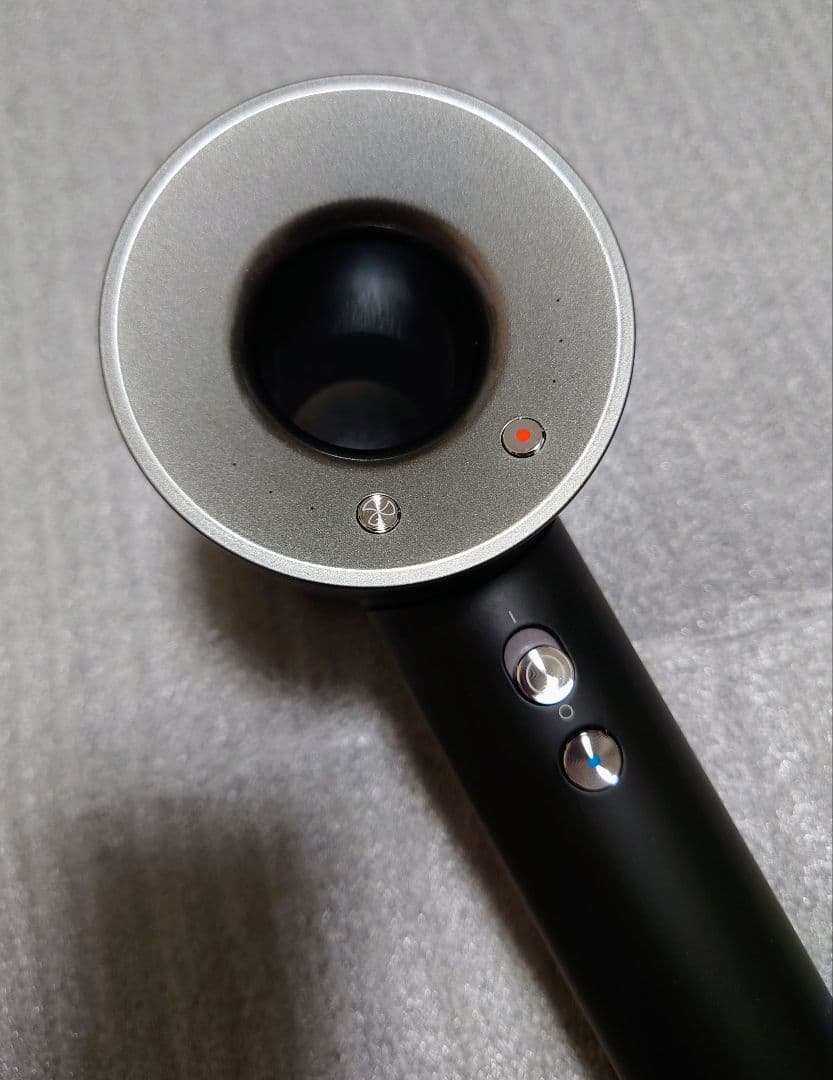 美品 最新25年製 Dyson hd08 Supersonic ionic