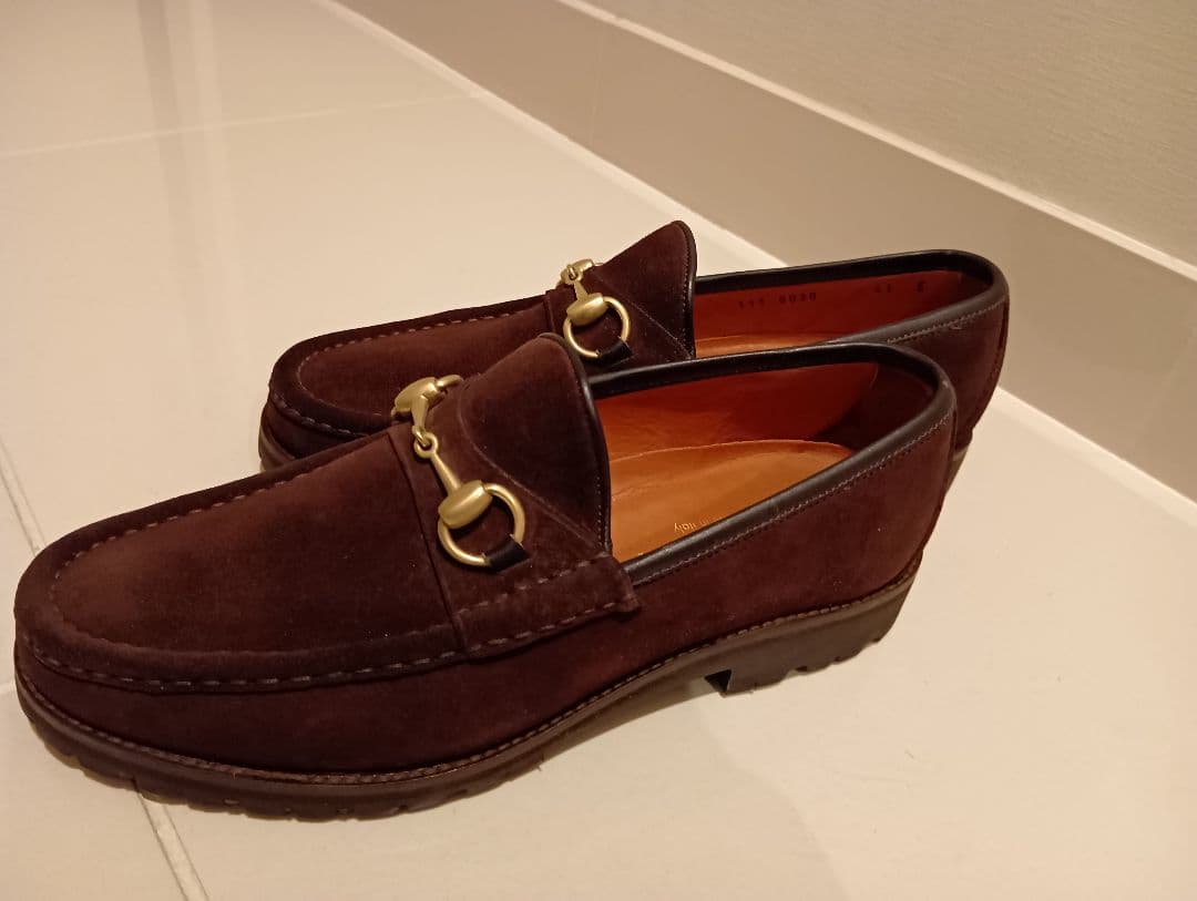GUCCI ブラウン スエード ローファー