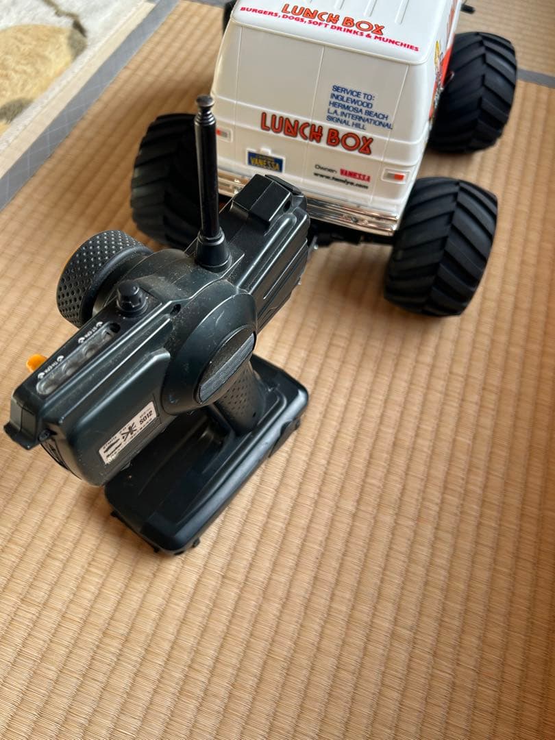 VANESSA'S LUNCH BOX ラジコンカー