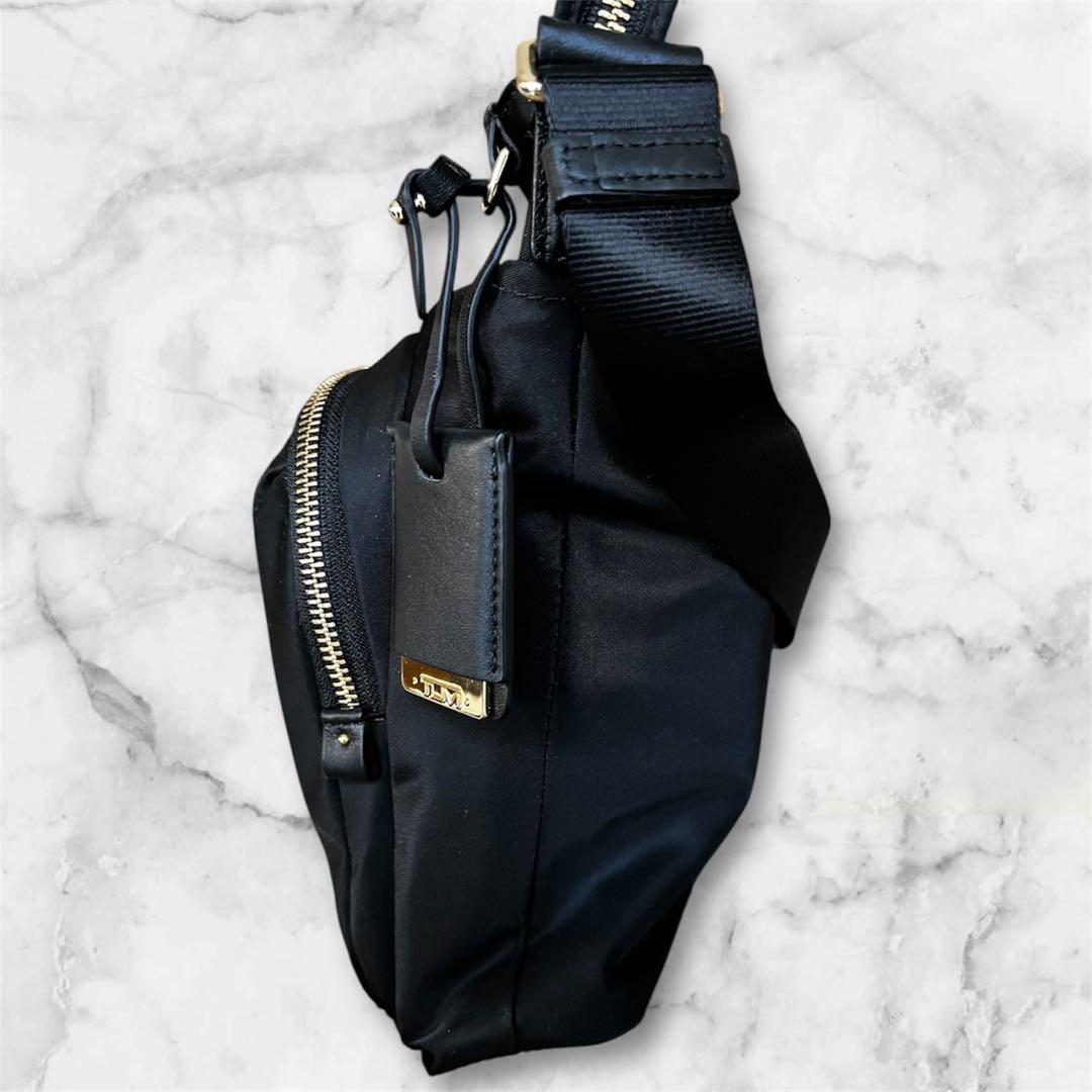 TUMI ブラック ショルダーバッグ 中型