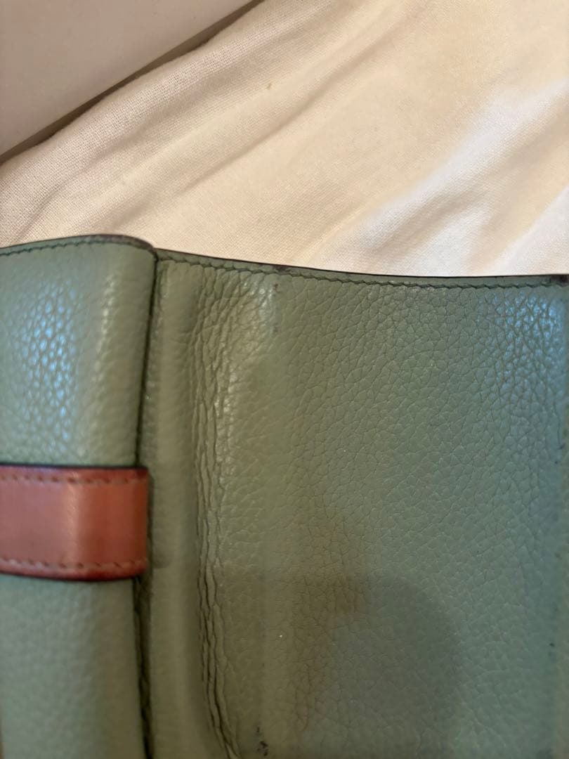 LOEWE グリーンレザー 三つ折り財布 LOEWE グリーンレザー 三つ折り