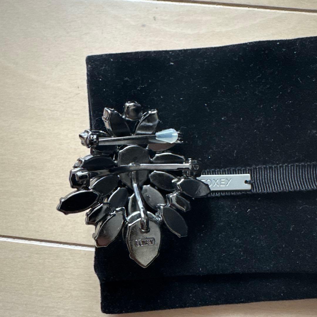 FOXEY フラワー・リーフモチーフ ブローチ