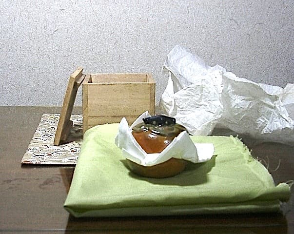 嵯峨焼 落柿舎 造 柿（俳句入）香合 無傷 共箱 保証。