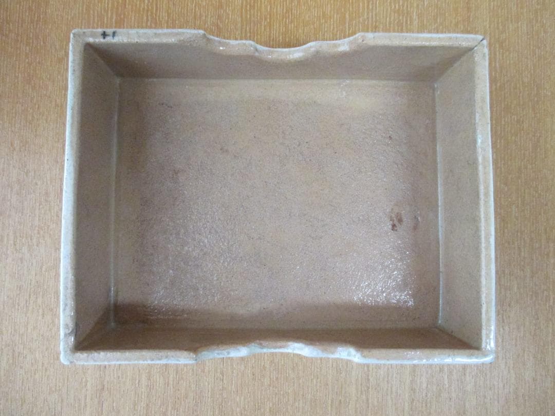 陶器製箱 菊の御紋 印銘あり 102