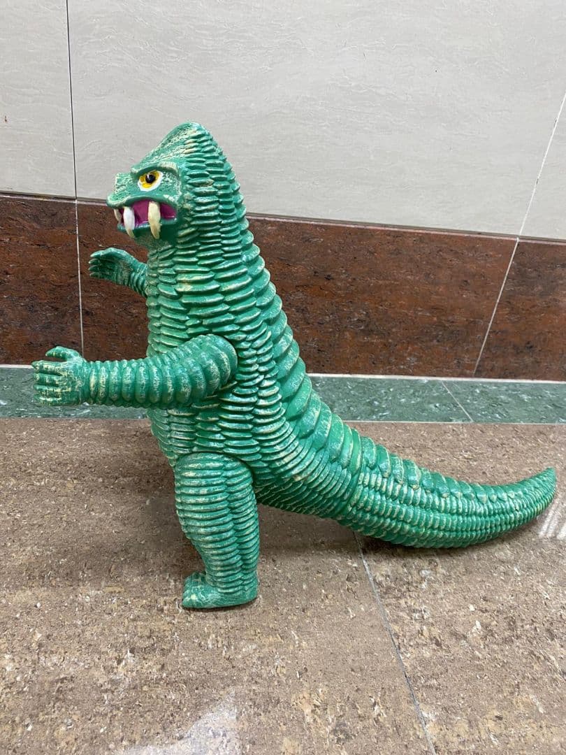 【珍品 パチ物】旧ウルトラ怪獣シリーズ レッドキング 巨大サイズ ソフビ 現狀品