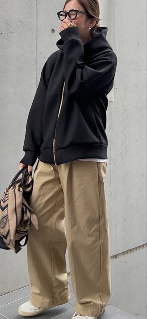 ジュライナイン　チノパン　ベージュsサイズ