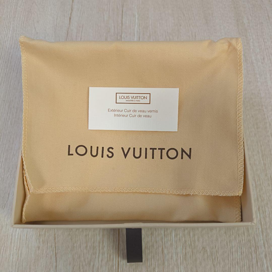 新品　箱付き　LOUISVUITTON　ケース　ハート　ポルトモネクール