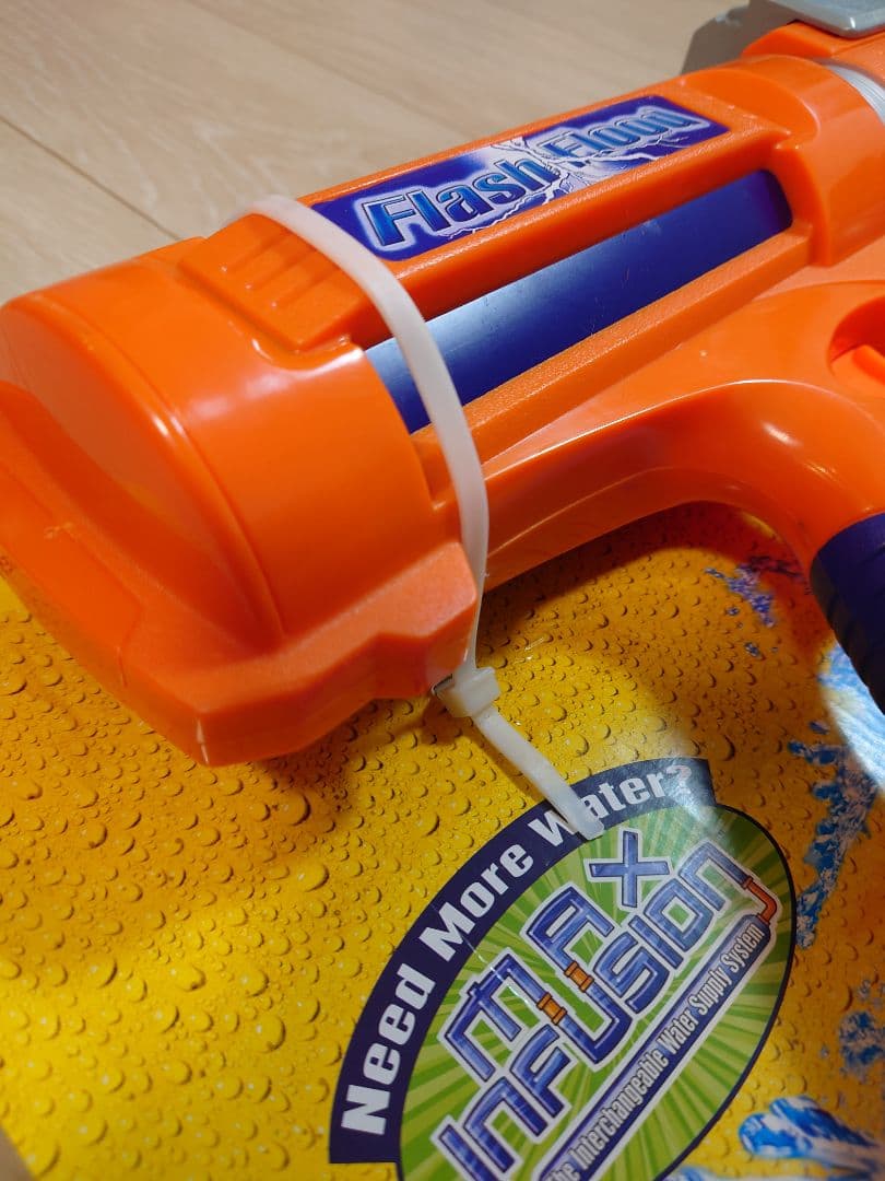 【未使用・廃盤】フラッシュフルード スーパーソーカー 水鉄砲 強力