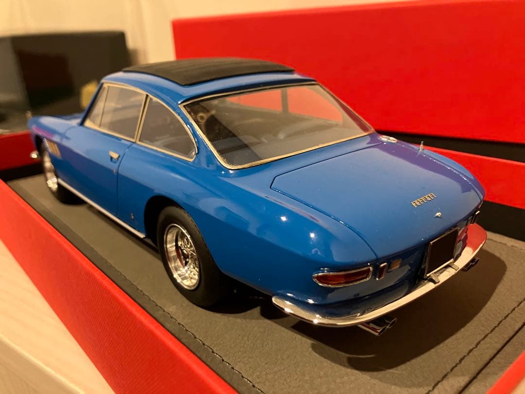 1/18 BBR フェラーリ 330 GT 2+2