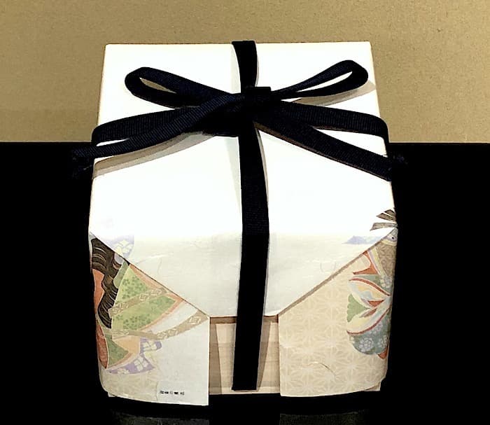 京焼・清水焼　限定販売「ガラシャの白詰草」茶碗　共箱　新品。