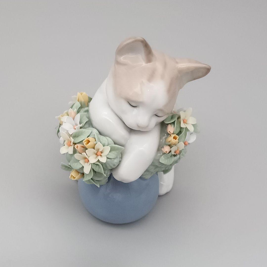 リヤドロ 6567 「 お昼寝の場所 」猫 花 フィギュリン