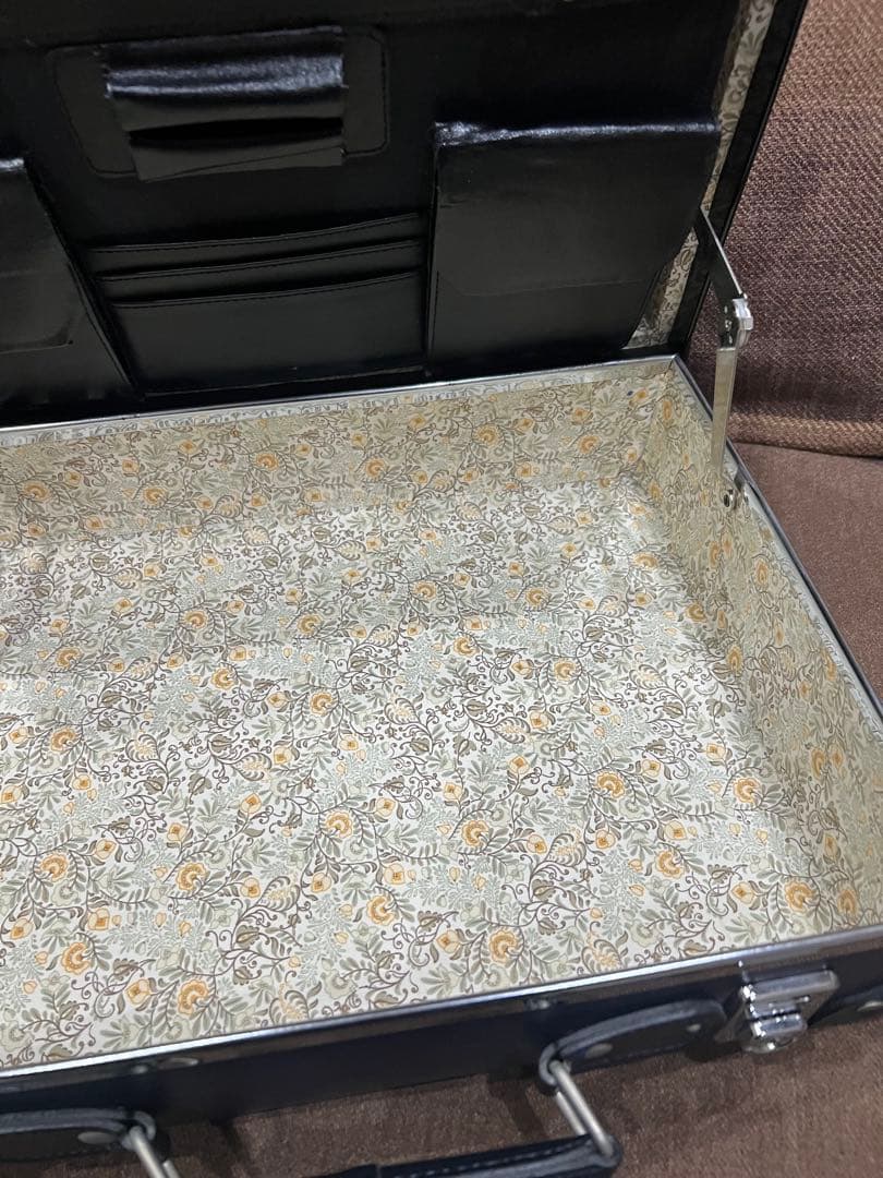 グローブトロッター×トゥモローランド アタッシュケース