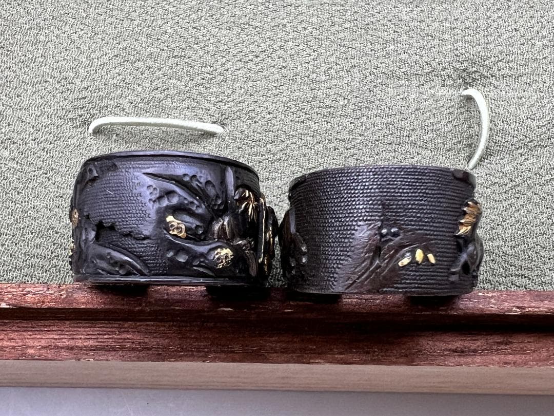 【海】江戸明治期　日本刀装具 人物馬文　金象嵌　縁頭　２点　骨董品　美術品