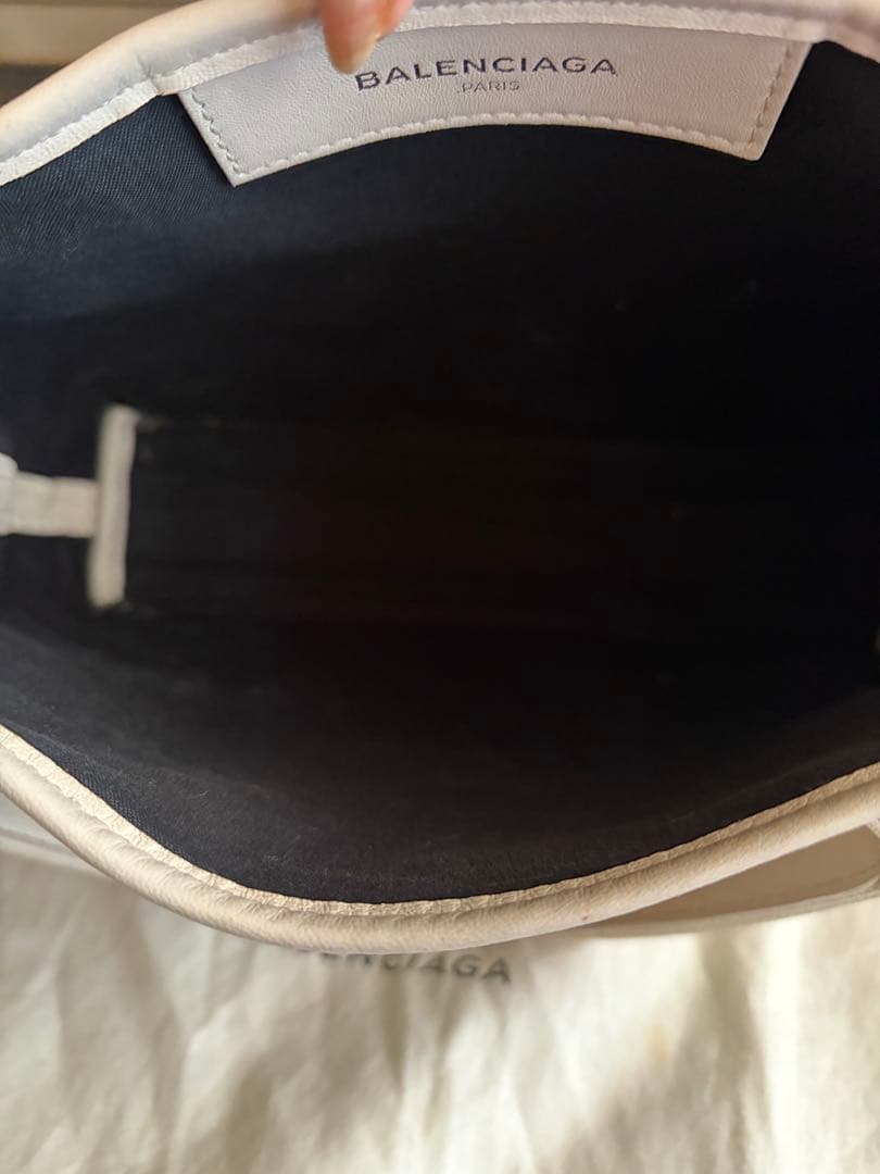 BALENCIAGA ネイビーカバスS クリームホワイト　バレンシアガ バッグ