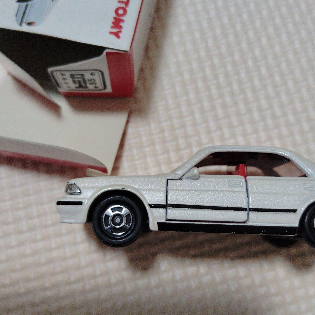 トミカ トヨタ クラウン